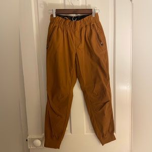 Women’s Rainier Jogger size 2